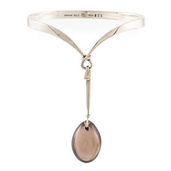 540. Vivianna Torun Bülow-Hübe, a bracelet with pendant, sterling silver and smoky quartz, for Georg Jensen.