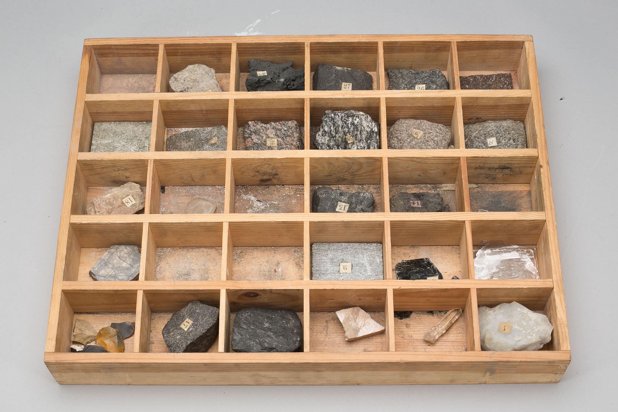 MINERALSAMLING FÖR SKOLOR, 1900-talets första del.