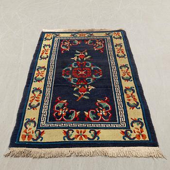 A Tibetan old/semi-antique rug, c. 167 x 95 cm.