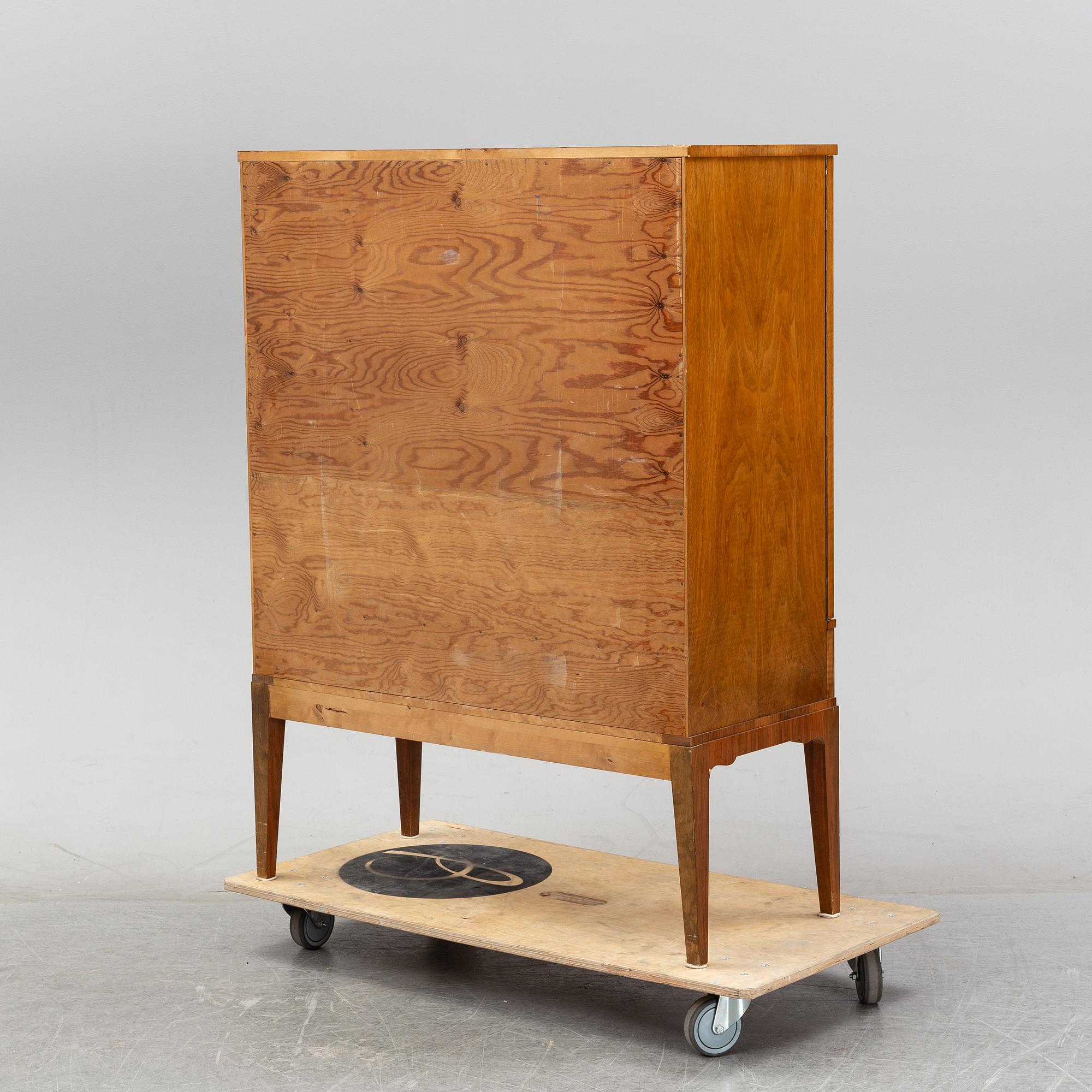 Skåp, Mjölby Intarsia, troligen. 1940-tal.