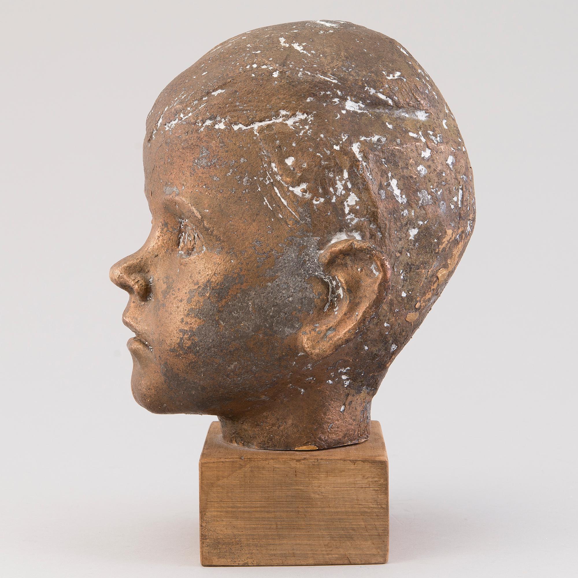 HEIKKI HÄIVÄOJA, pronssia, signeerattu ja päivätty 1958, numeroitu 1/2.