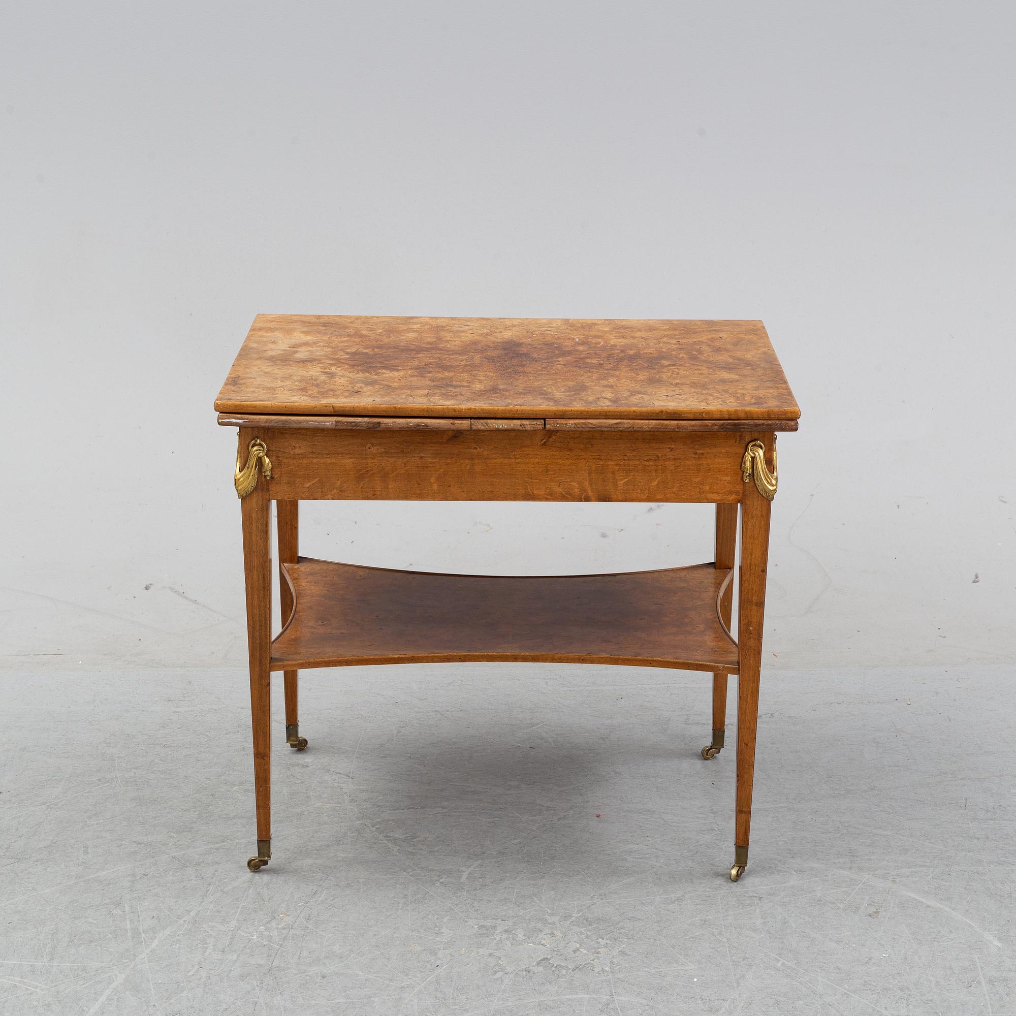 Sidobord med rotfaner, Sverige, 1900-talets första hälft.