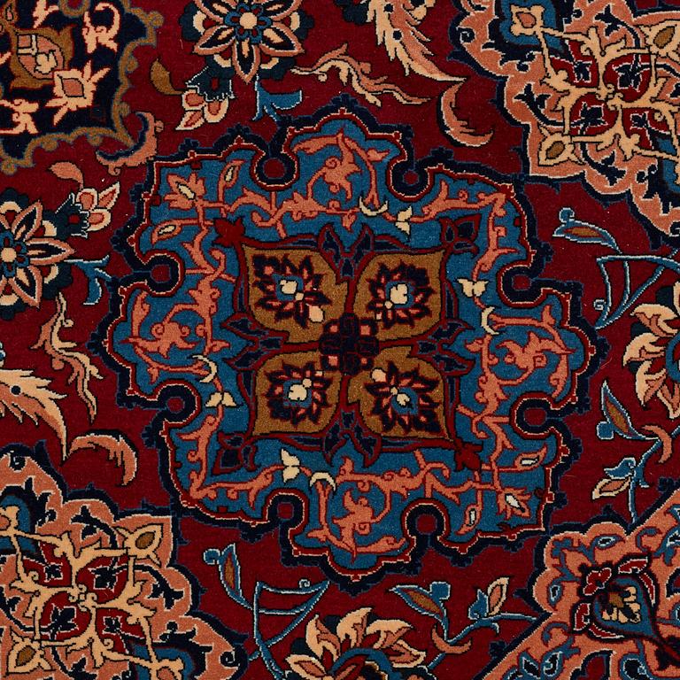 A CARPET, an old Isfahan, ca 347 x 252 cm (+ the ends have 3 and 2,5 cm flat weave).