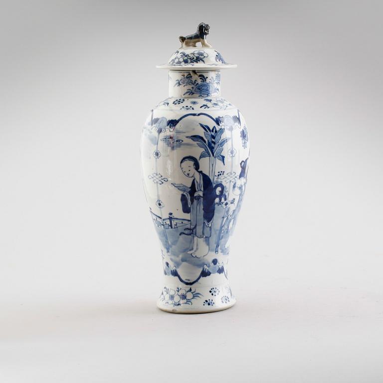 LOCKURNA, porslin, Kina, troligen 1800-tal.