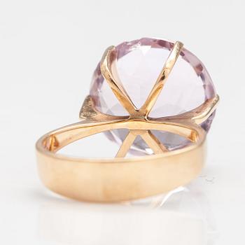 A 14K gold ring with an amethyst. Westerback, Helsinki 1968.