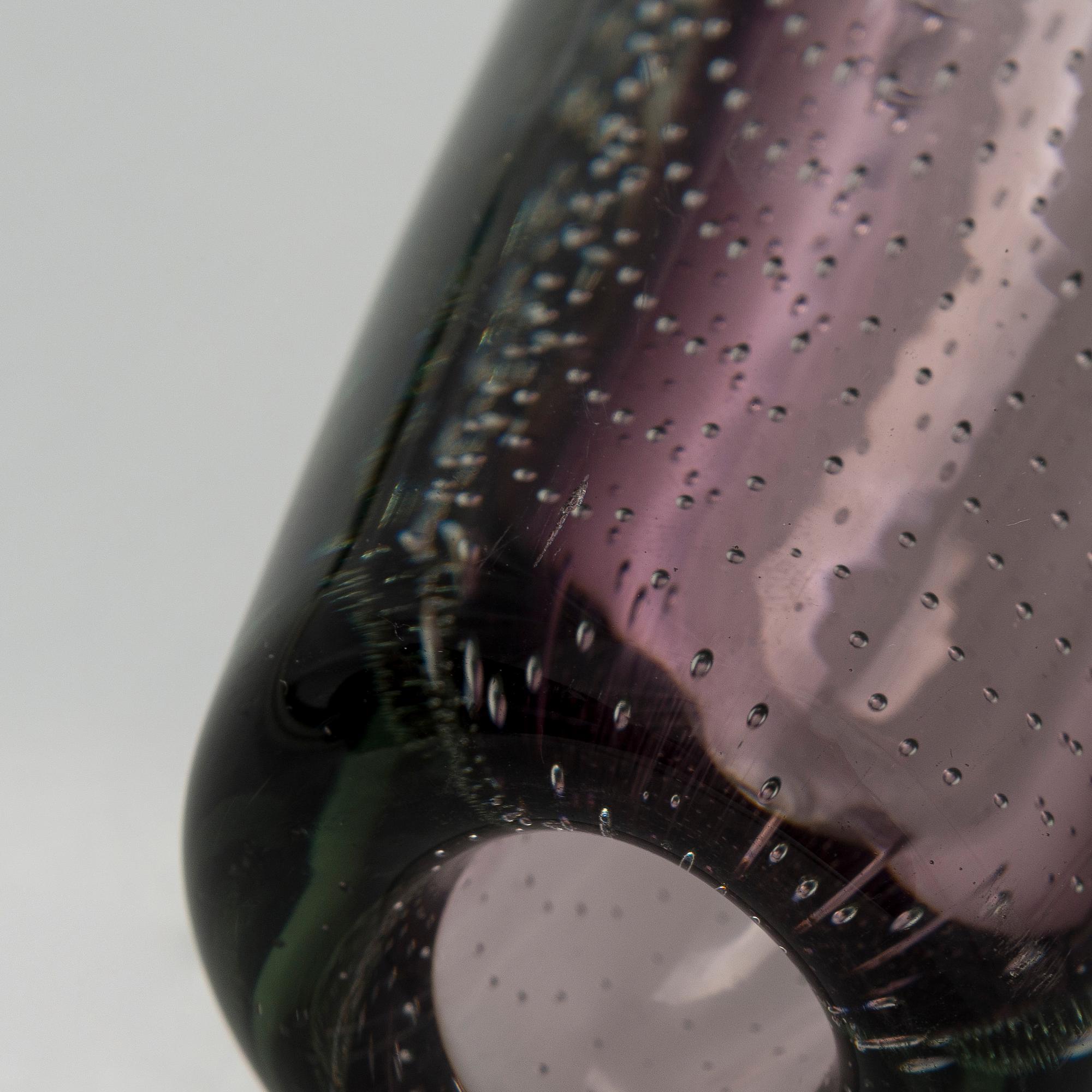Gunnel Nyman, A glass vase signed, G. Nyman, Nuutajärvi Notsjö.