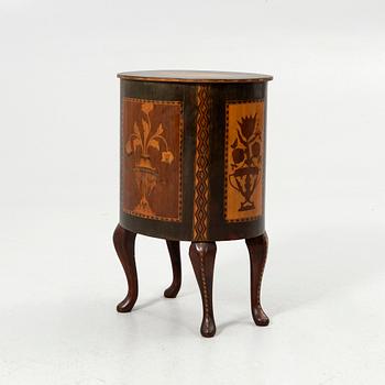 Cabinet, early 20th century.