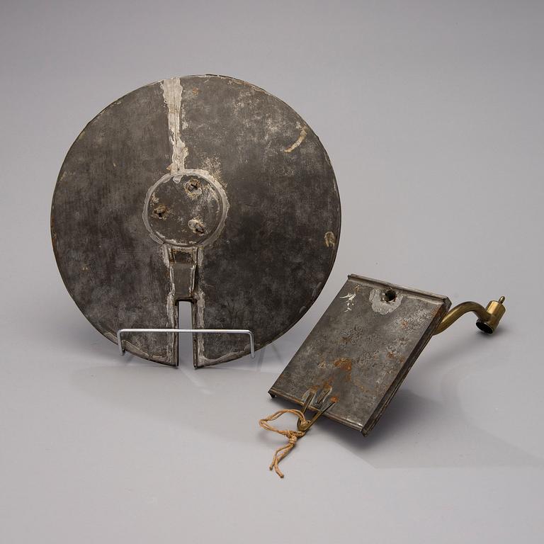 VÄGGLAMPETT,  mässing och spegel glas, 1900-talets första hälft.