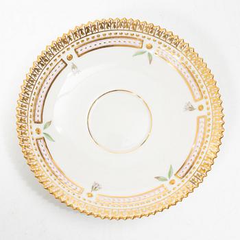 Royal Copenhagen, sockerskål samt kaffekopp med fat, "Flora Danica", 1945 samt 1959, Danmark.