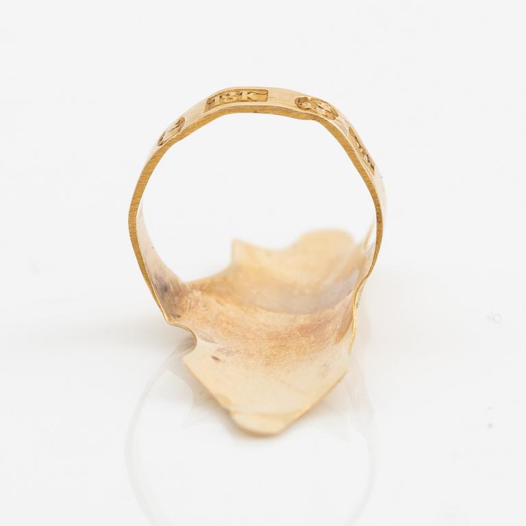Ring 18K guld, som skydd vid sömnadsarbete. Carl Tengstedt, Göteborg 1828.