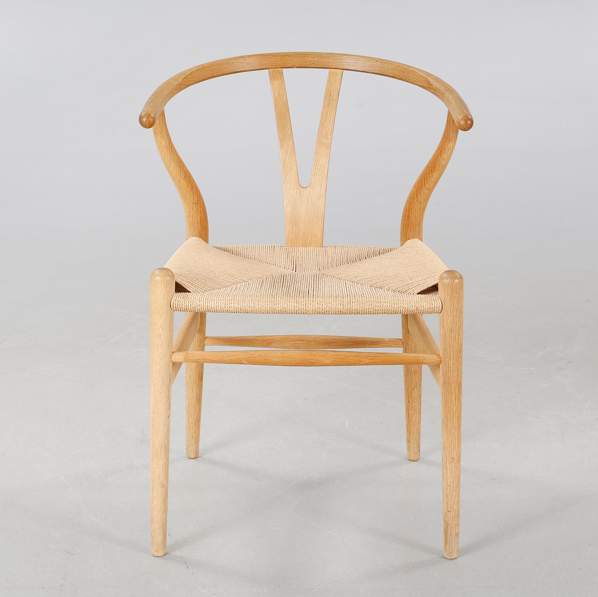 A 2007 "The Wishbone chair" by Hans J. Wegner, Carl Hansen & Søn.