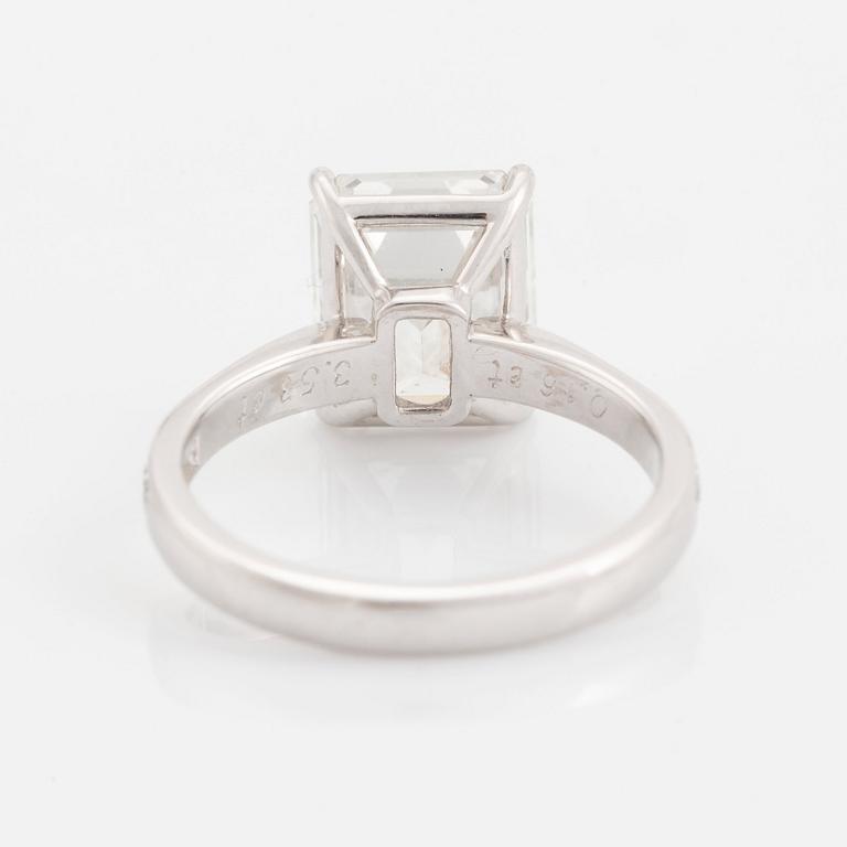 An Engelbert ring in 18K white gold set with an emerald-cut diamond 3.53 ct G vvs 2.
