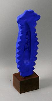 OKÄND KONSTNÄR, skulptur, bär otydl sign.