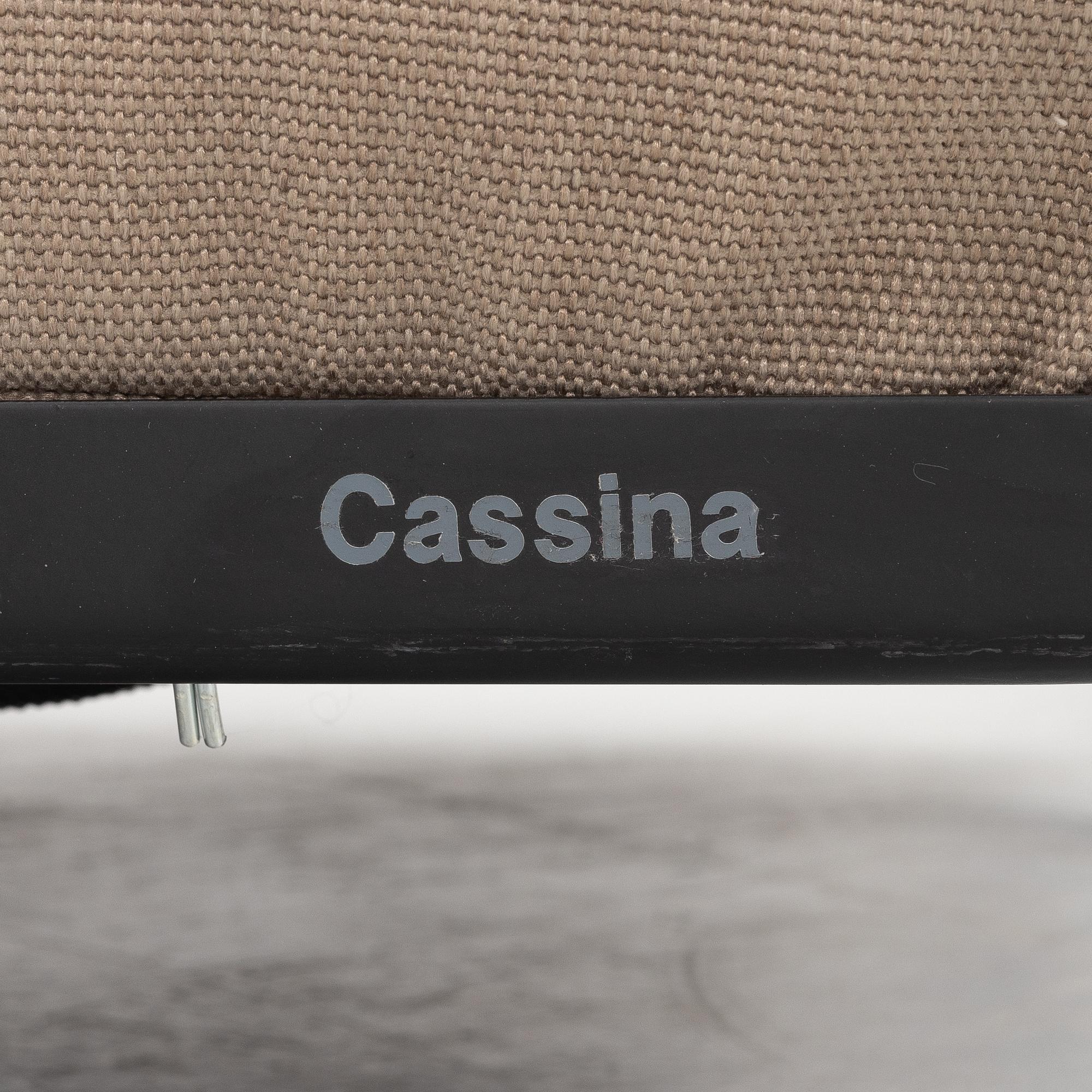 Le Corbusier, Charlotte Perriand & Pierre Jeanneret, fåtöljer, ett par, "LC3", Cassina, 2006.