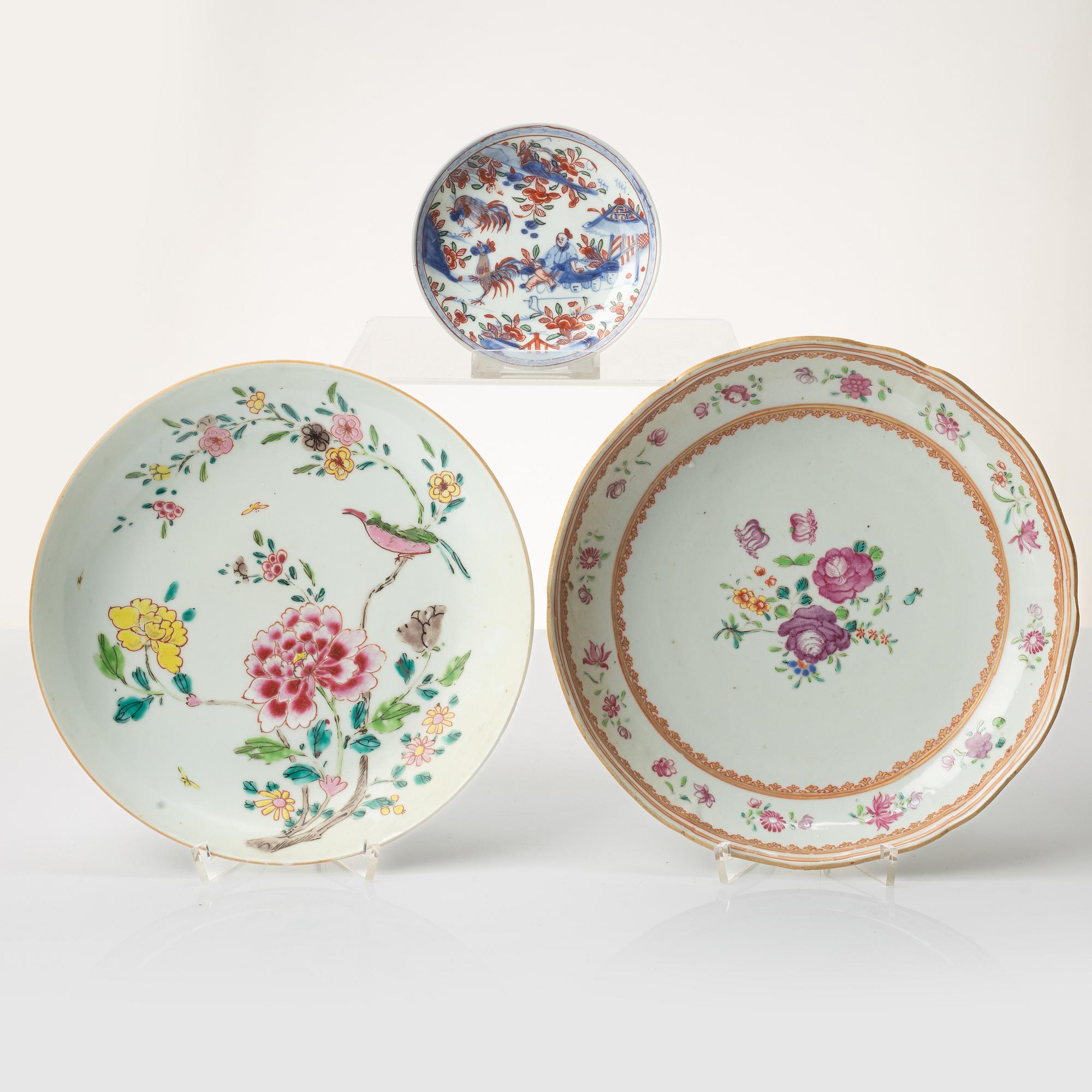 A group lot of three Chinese Export dishes, Qing dynasty, 18th century.