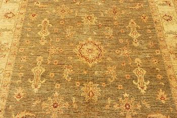 An Ushak rug, c. 244 x 167 cm.