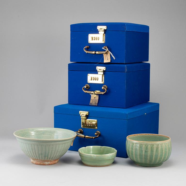 SKÅLAR, tre stycken, keramik. Sydostasien, troligen 1500/1600-tal.