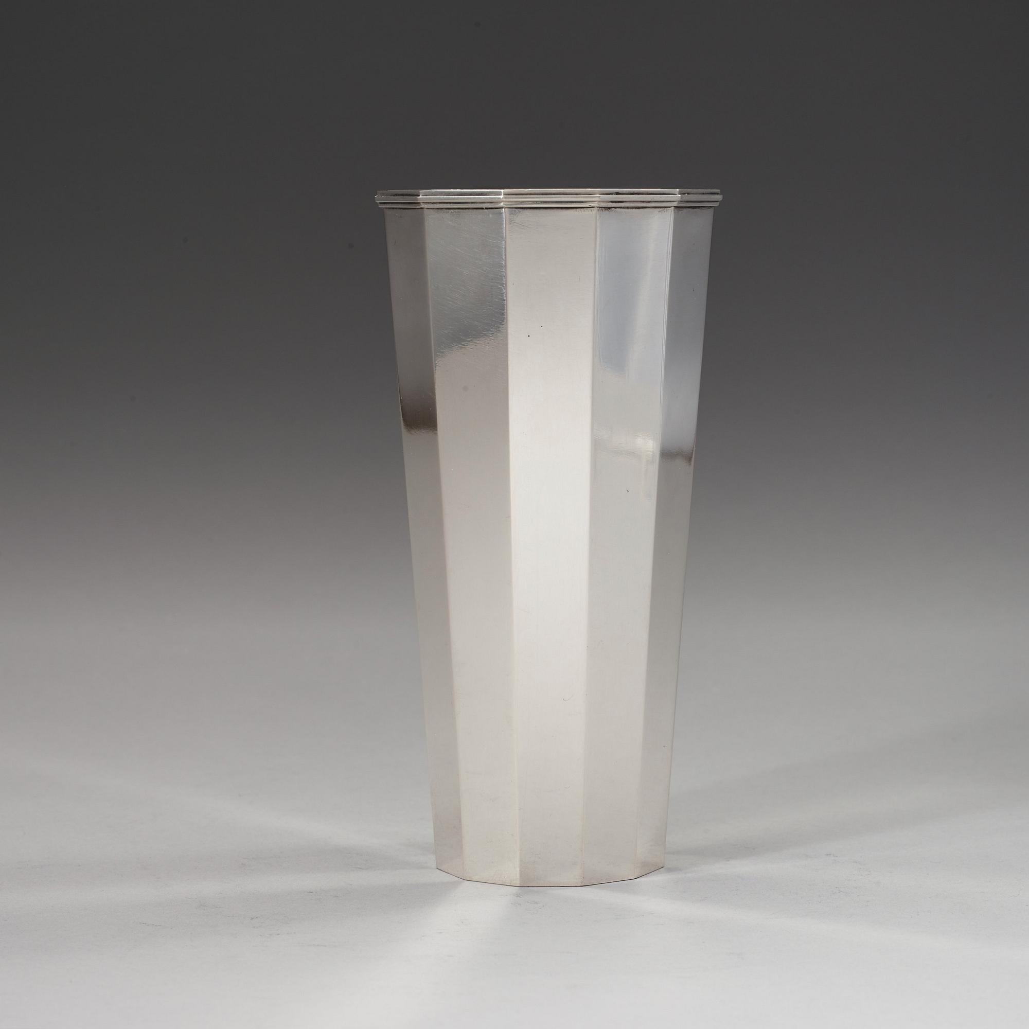 A Wiwen Nilsson sterling vase, Lund 1968.