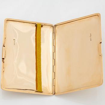 A Mappin & Webb 18K gold cigarette case.