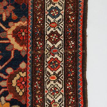 A Hamadan rug of 'Mina Khani design'. Circa 197 x 131 cm.