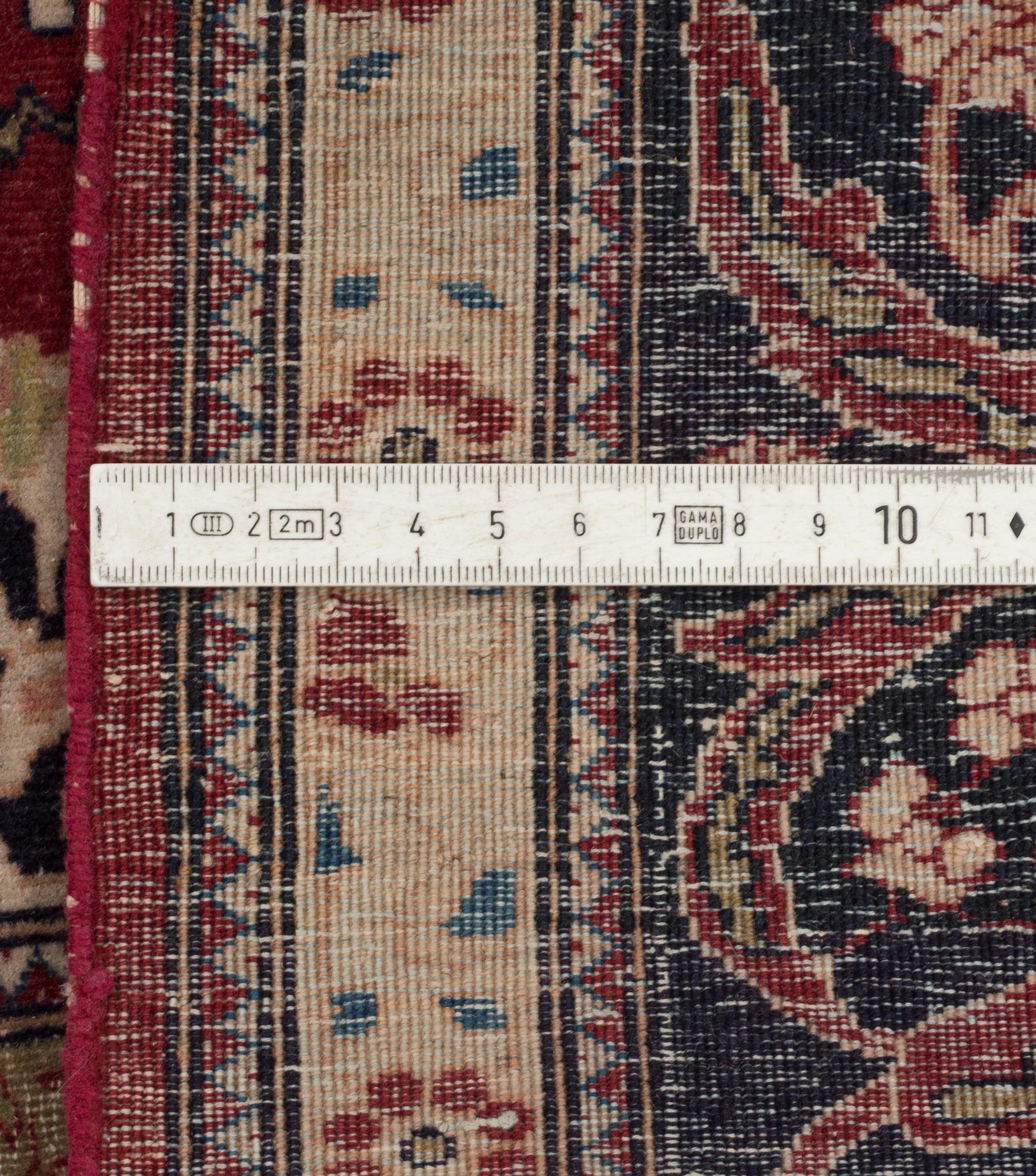 A CARPET, a semi-antique Esfahan, ca 174,5 x 143,5 cm.