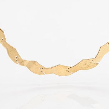 A 14K gold necklace and bracelet.