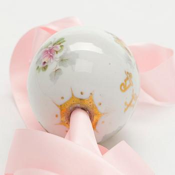 A Russian porcelain Easter egg from around the turn of the 20th Century.