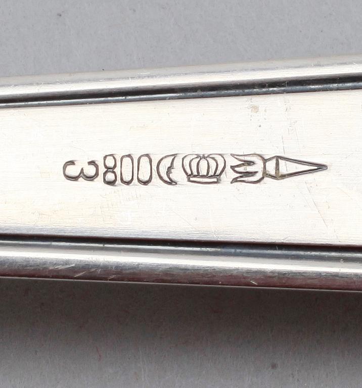 BESTICK, 83 delar, silver, Tyskland, 1900-talets första hälft. Total vikt med stålblad ca 3565 gram.