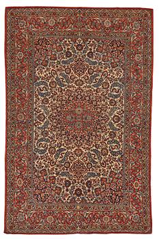 A carpet, semi-antique Esfahan, ca 310,5 x 200 cm.