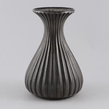 VAS, glaserat lergods, Ewald Dahlskog, Bobergs Fajansfabrik, omkring 1900-talets mitt.