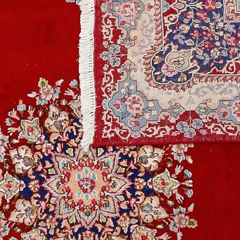 MATTA, orientalisk. Ca 282 x 264 cm.