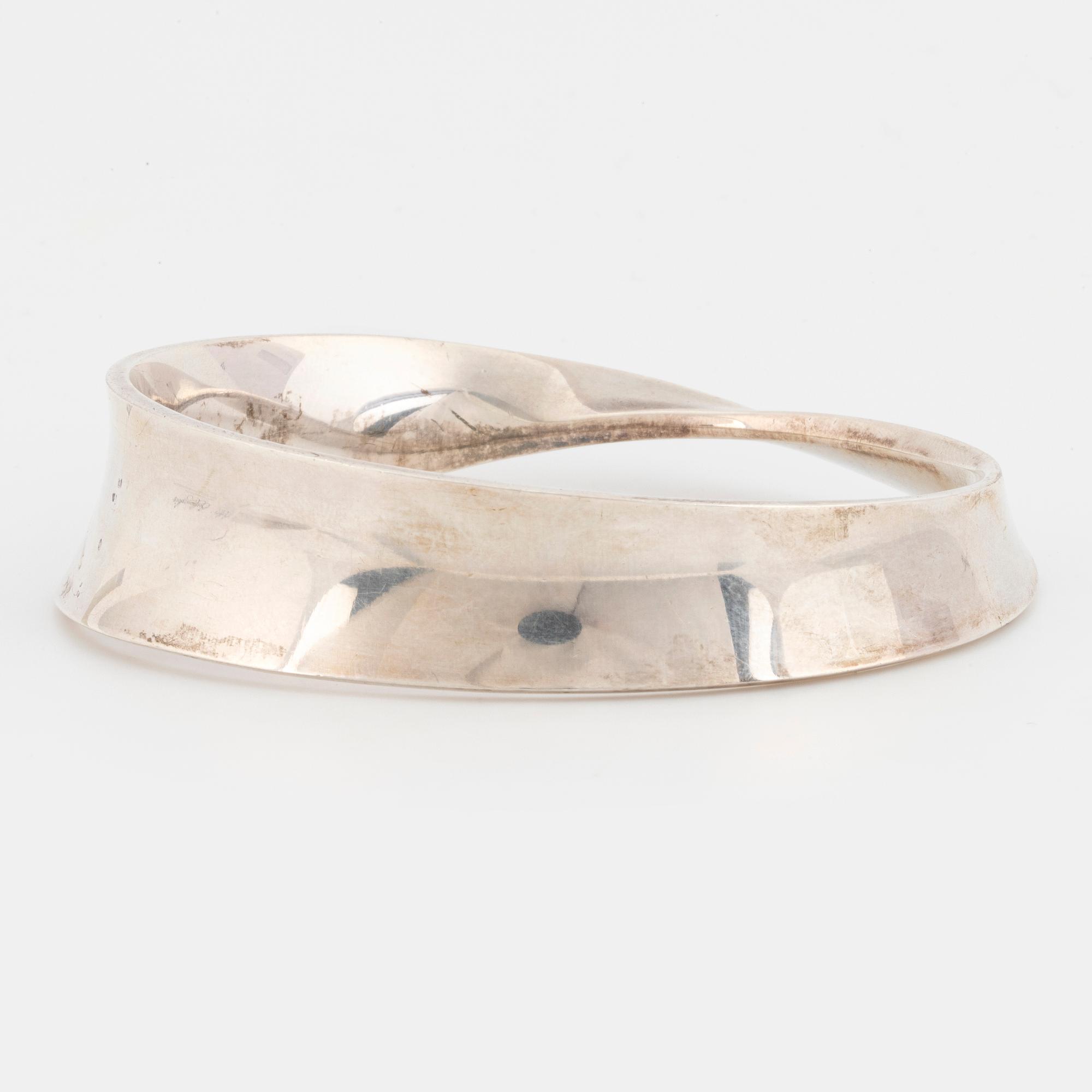 VIVIANNA TORUN BÜLOW-HÜBE, armring, silver, "Möbius", Georg Jensen.
