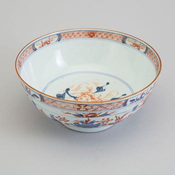 A imari export porcelain bowl, Qing dynasty, 18th century.