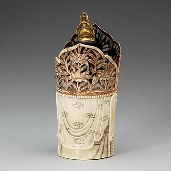 A carved ivory head of a Guanyin, late Qing dynasty.