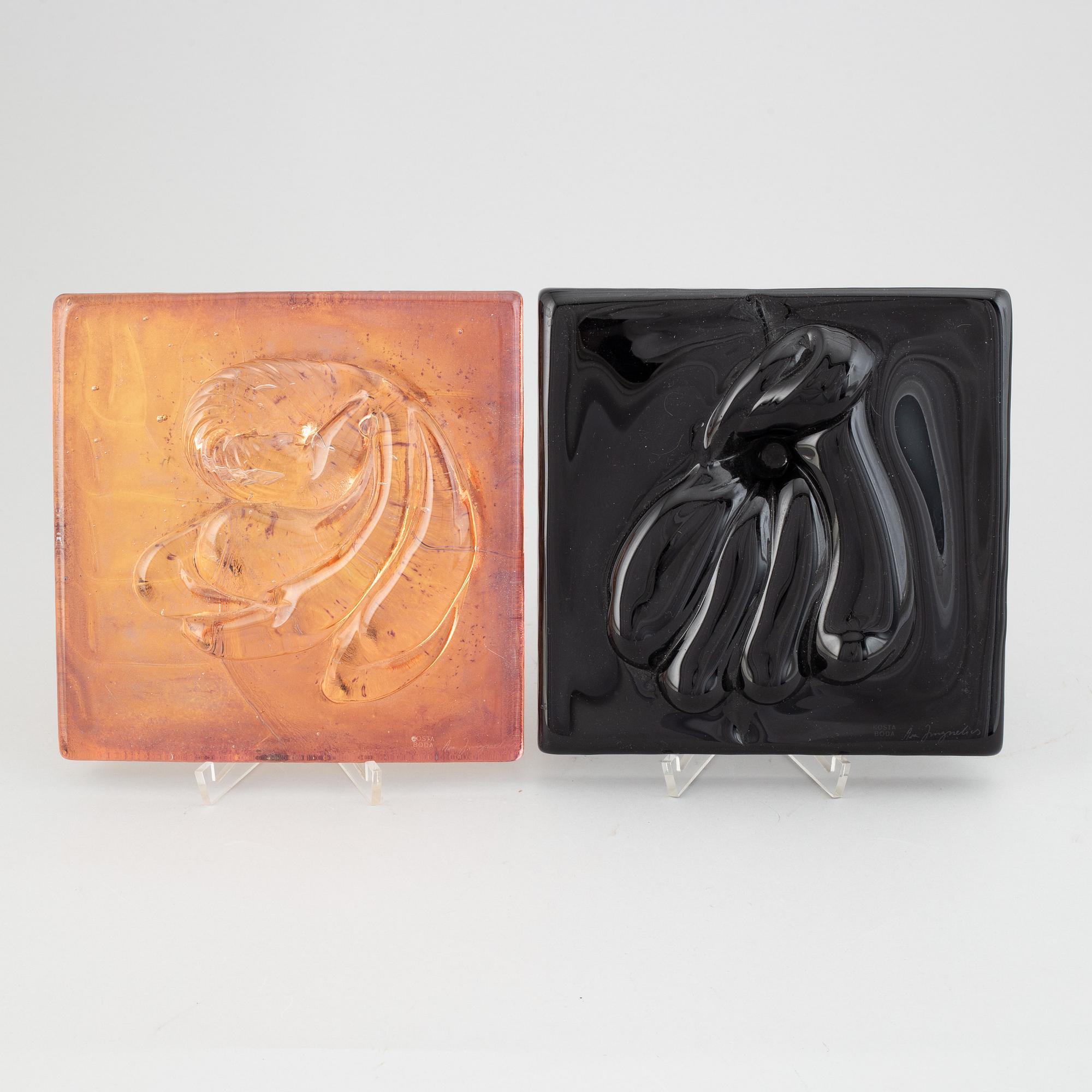 Two art glass tiles by Åsa Jungnelius for Kosta Boda, Signed.