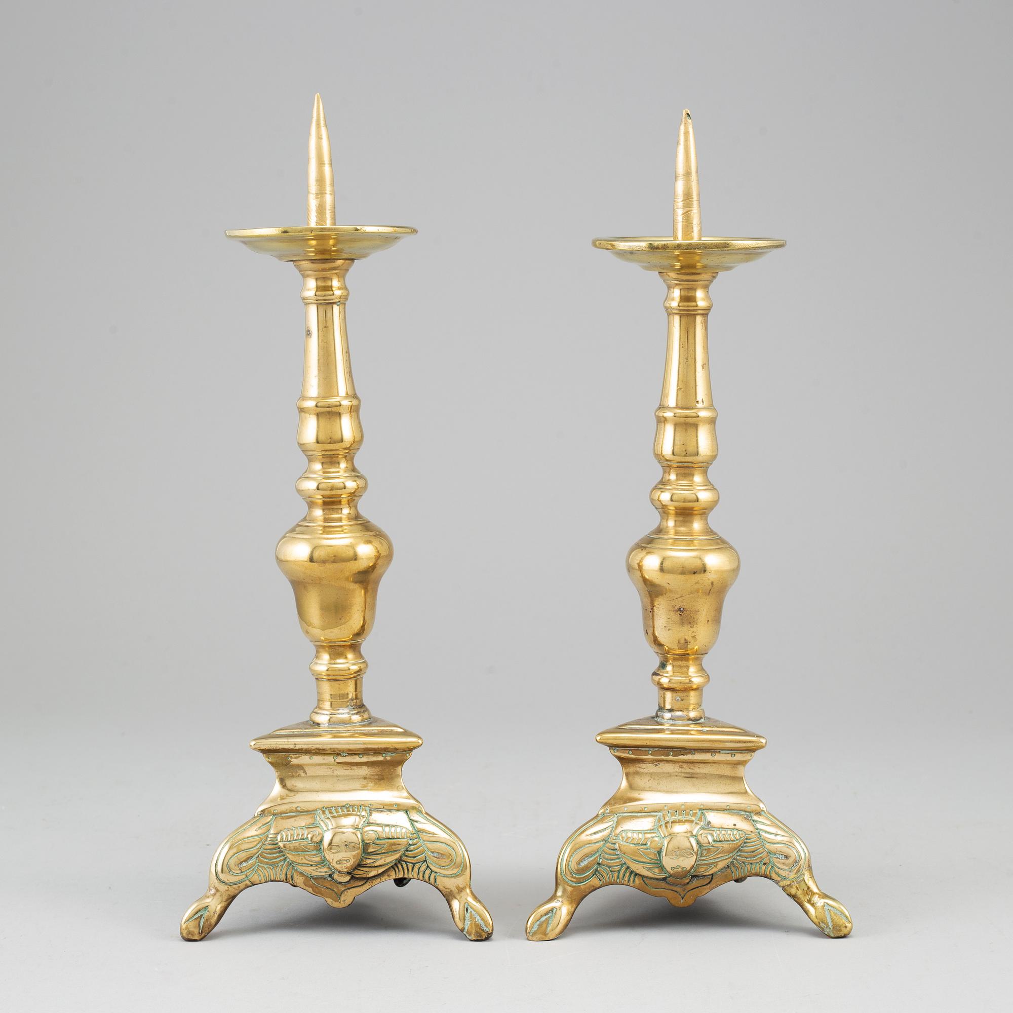 LJUSSTAKAR, ett par, brons, 1600-tal.