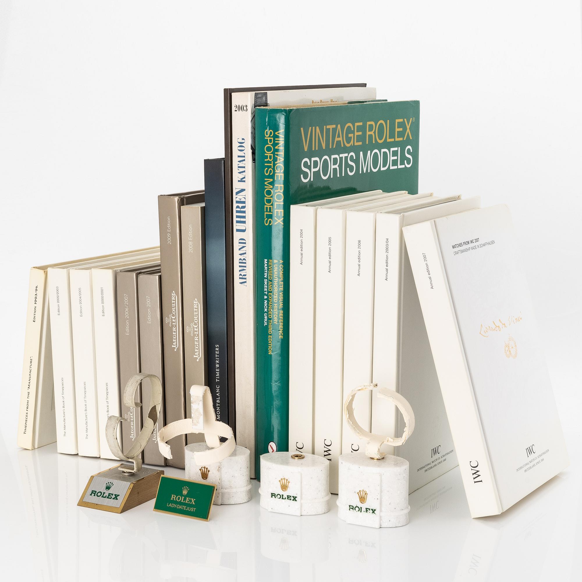 Watch stand, watch books, "No reserve".