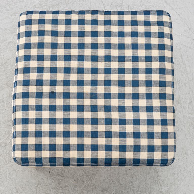 Fotpall, "Medevi Brunn", ur IKEAs 1700-talsserie, 1990-tal.