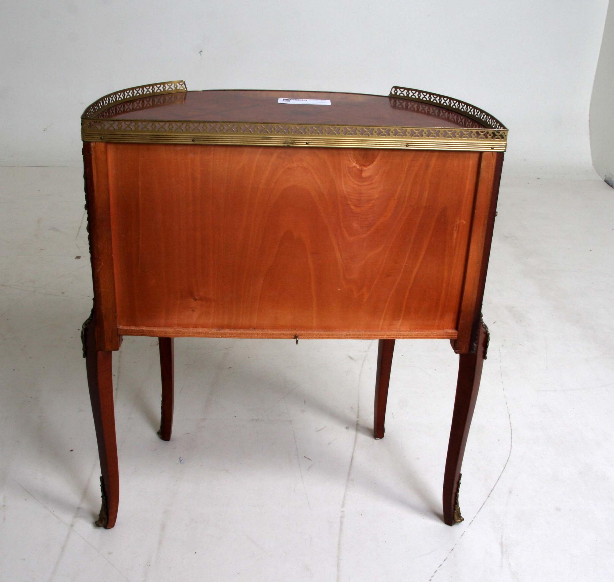 BYRÅ, rokokostil, 1900-tal.