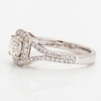 An 18K white gold ring with diamonds ca. 1.76 ct in total IGI and GIA certificates.
