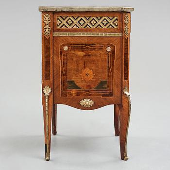 A Gustavian 1780's commode by Gottlieb Iwersson, Royal cabinetmaker (master in Stockholm 1778-1813), not signed.