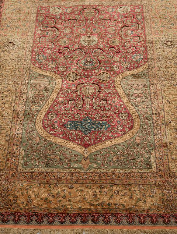 Matta, antik silke Kum Kapi med metallbroschering, Istanbul omkring 1910, "Sultan's Head Prayer" design.