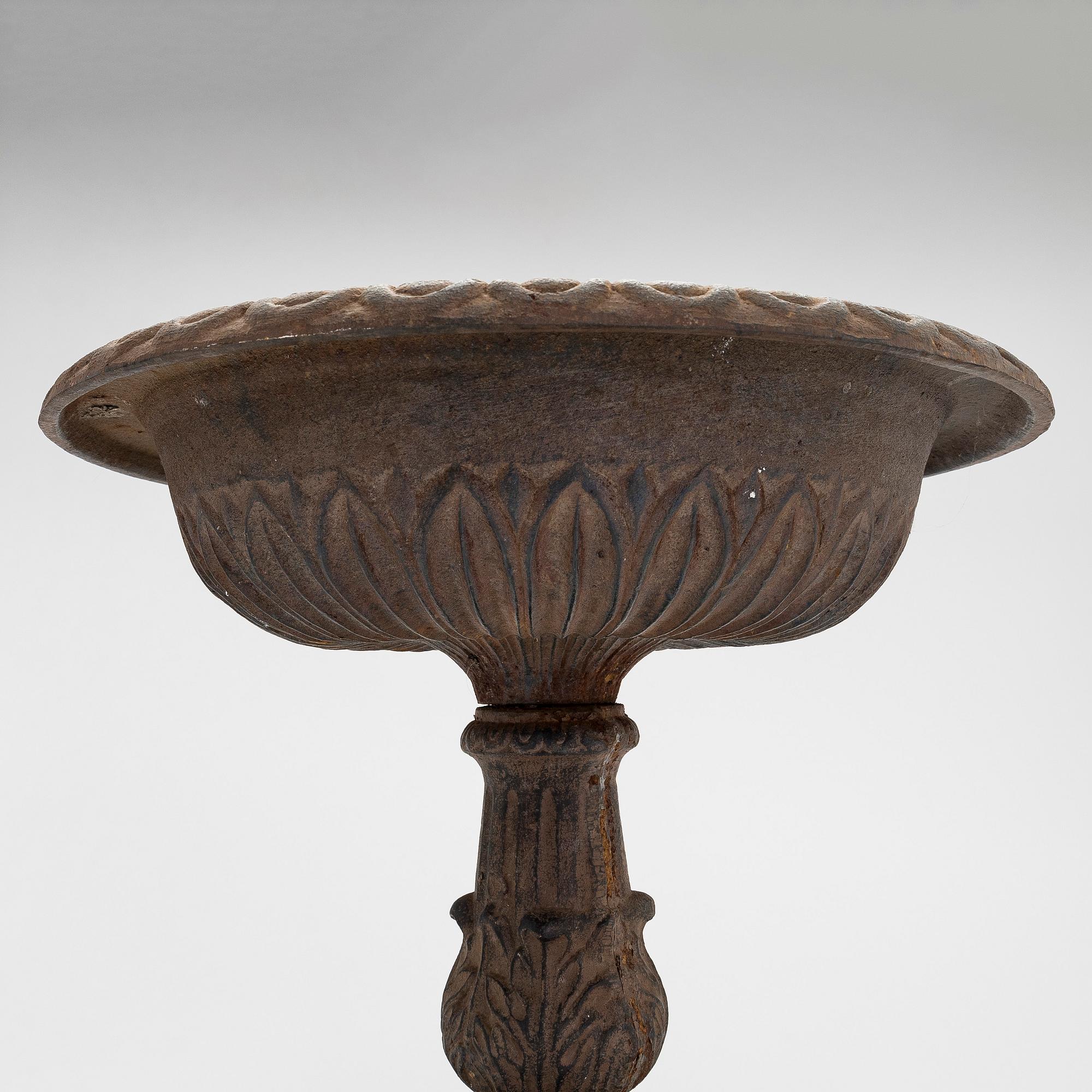 A cast iron bird bath 19th/20th century.