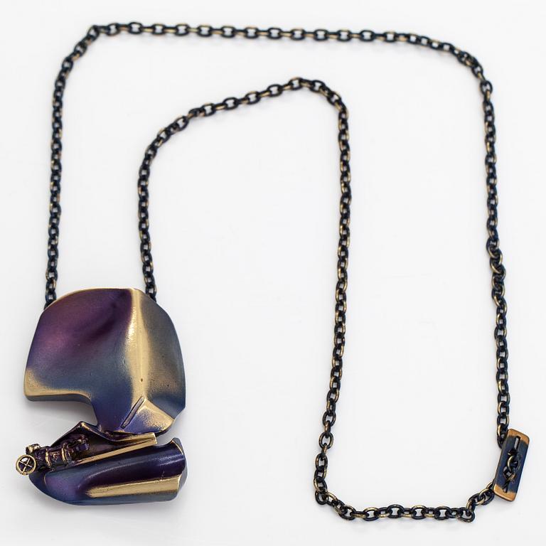 Björn Weckström, Halsband "International Arms Inc." och ring "B-52", eldbrons. Lapponia.