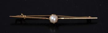 BROSCHNÅL, 18 K guld med pärla, 1923.