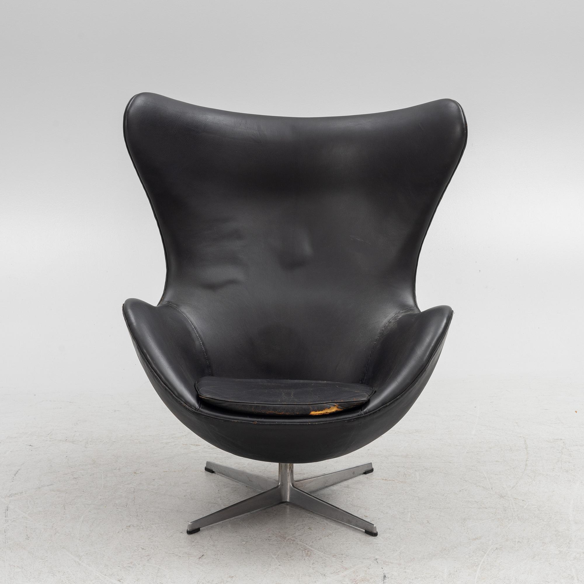 Arne Jacobsen, fåtölj, "Ägget/The Egg Chair", Fritz Hansen, Danmark 1971.
