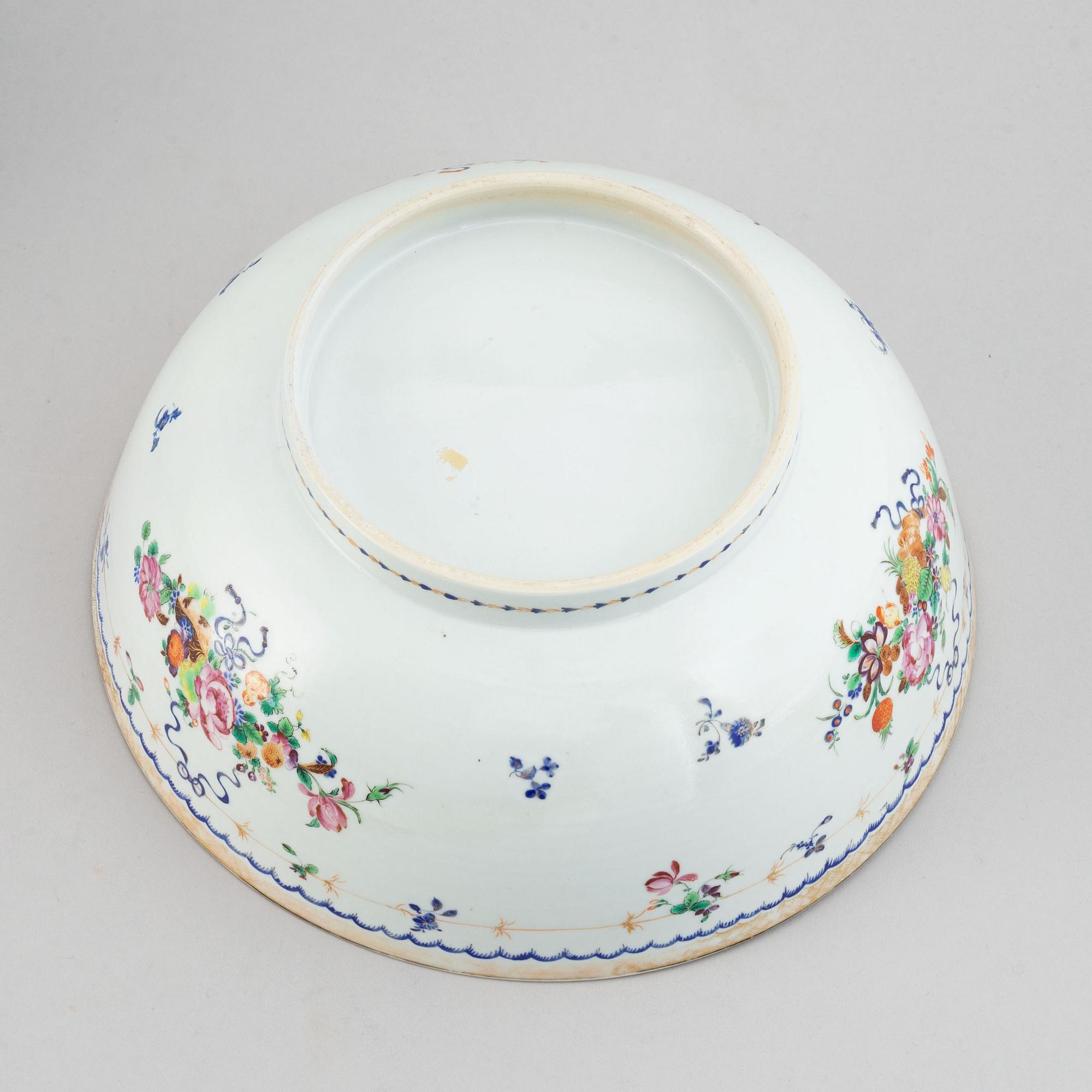 A pair of famille rose punch bowls, Qing dynasty, Qianlong (1736-95).