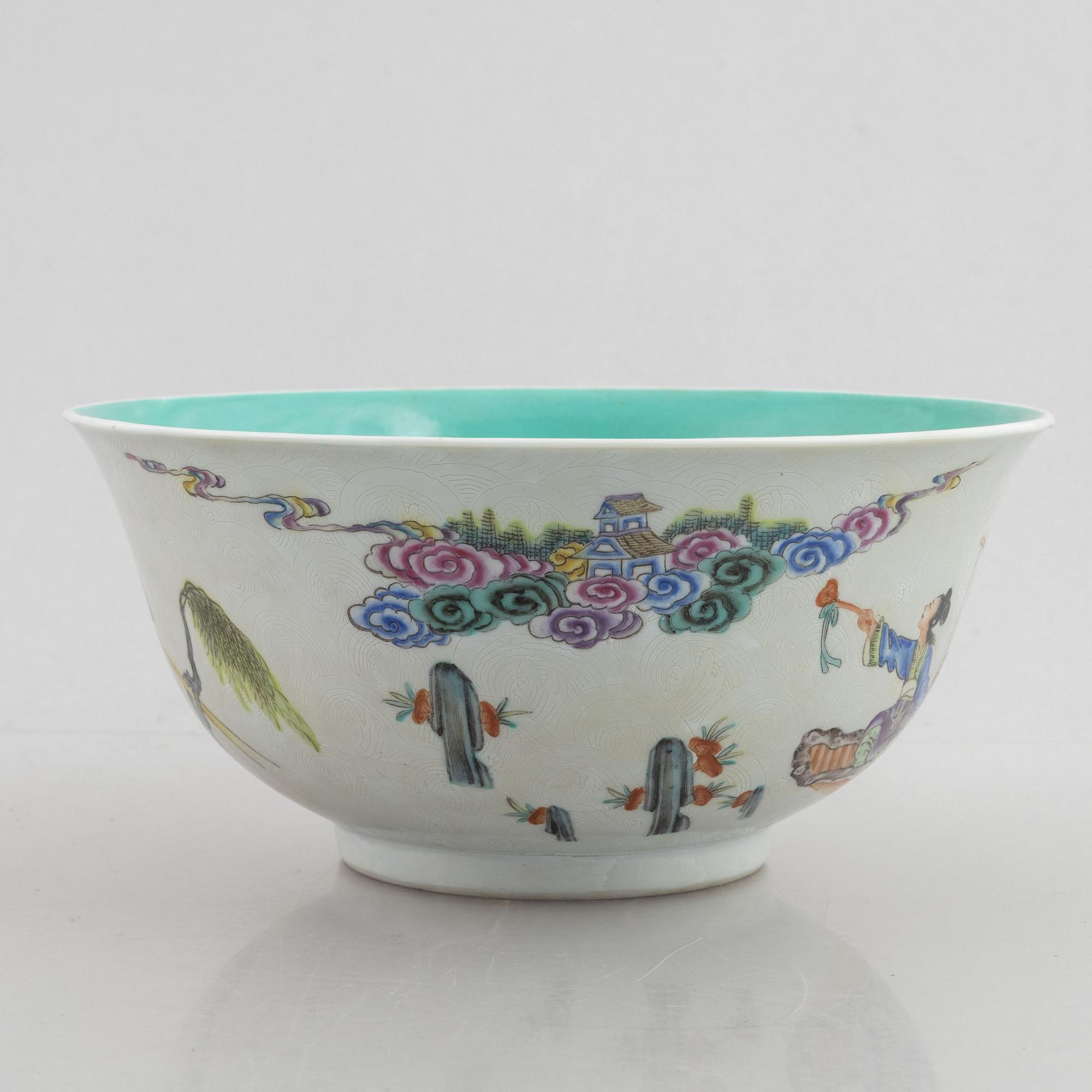 A Chinese famille rose sgraffito porcelain bowl, 20th century.