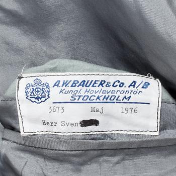 A.W. BAUER, a men's grey wool suit consisting of jacket and pants.