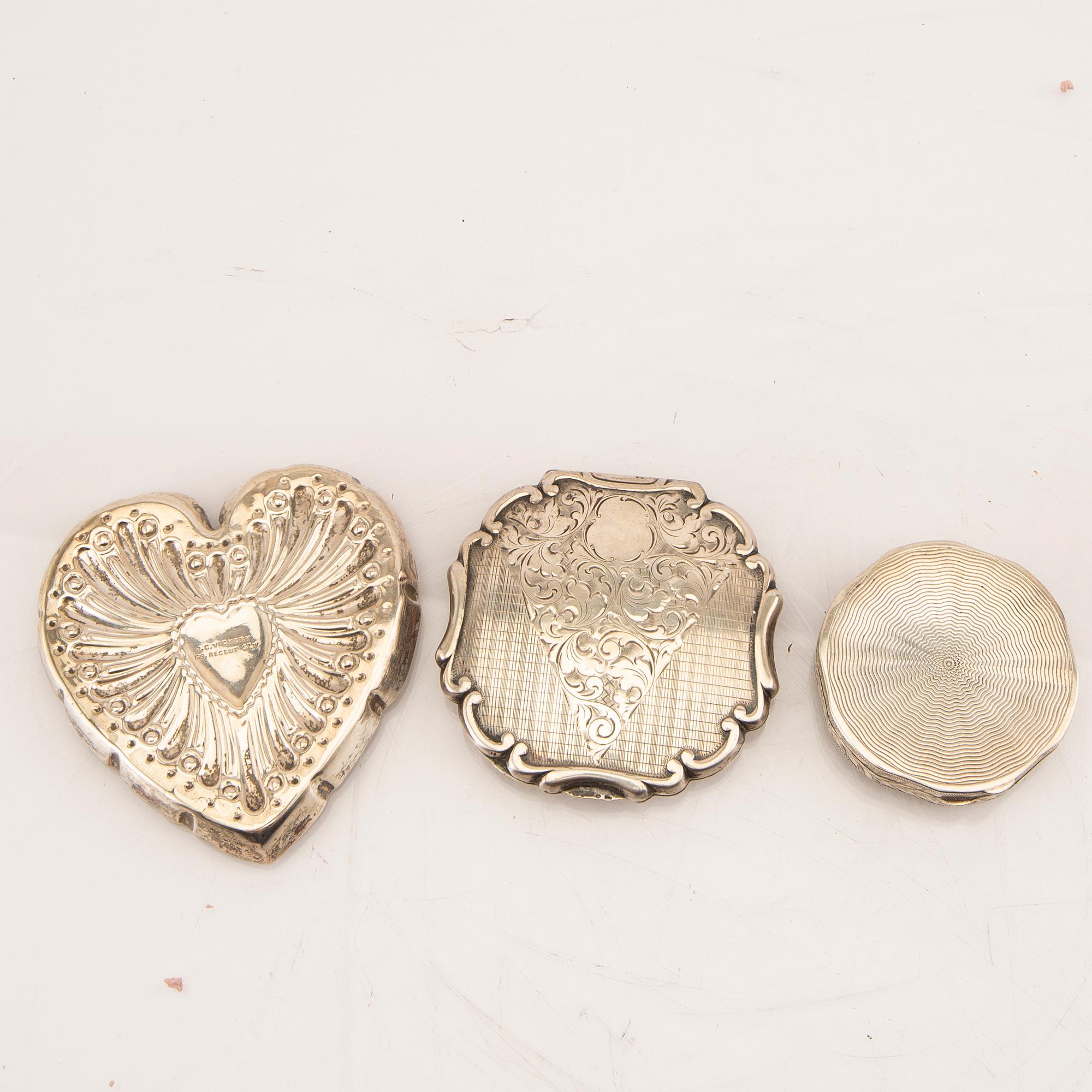 Dosor samt dekordelar 7 dlr silver 18/1900-tal.